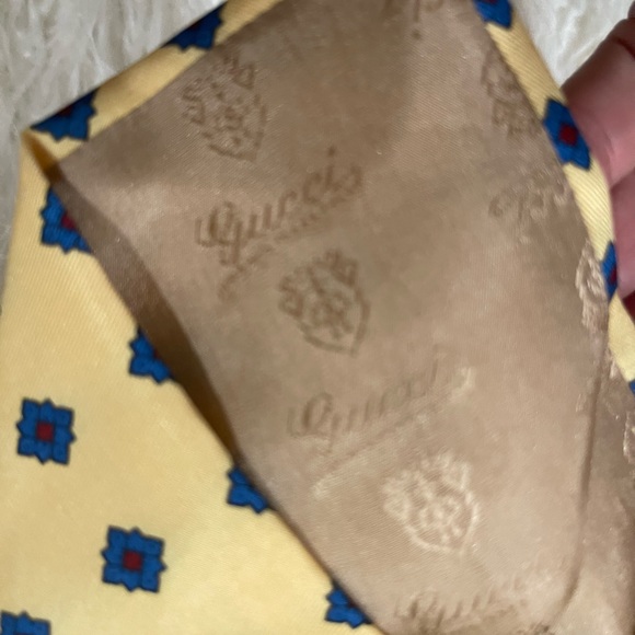 GUCCI VINTAGE SILK TIE - Picture 7 of 8